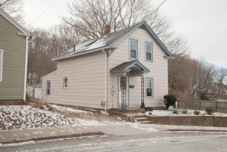41 Walnut St, Putnam, CT 06260-1725