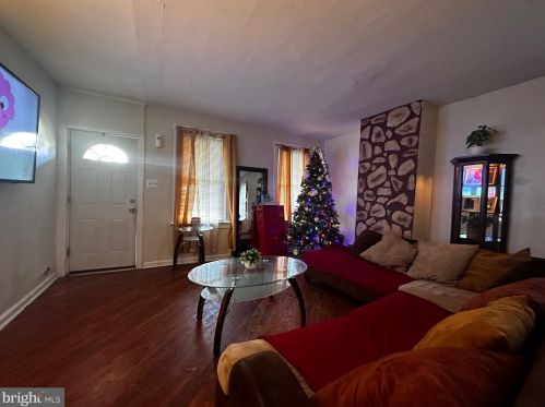 2820 Hayes Ave, Camden, NJ 08105-4423