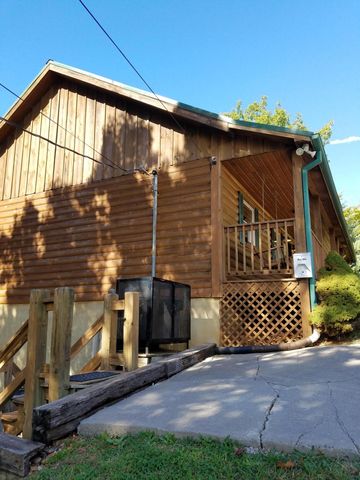 2531 Raccoon Hollow Way, Pigeon Forge, TN 37862-8179