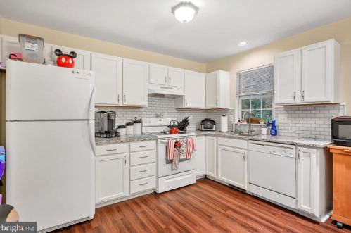 28 Deep Holw Ln, Lancaster PA  17603-7418 exterior