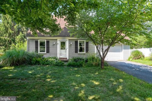 2260 Nicholson Square Dr, Lancaster, PA 17601-3966