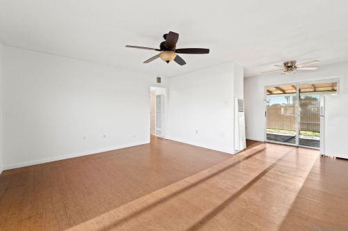 4220 Clairemont Dr, San Diego CA 92117-5536 exterior