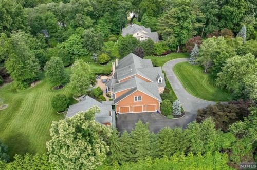 69 Akers Ave, Montvale, NJ 07645-2005