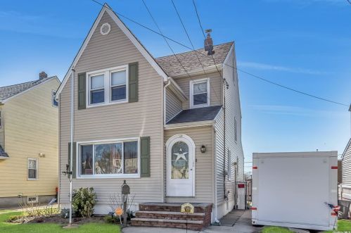 185 Willets Ave, Hempstead, NY 11552-2110
