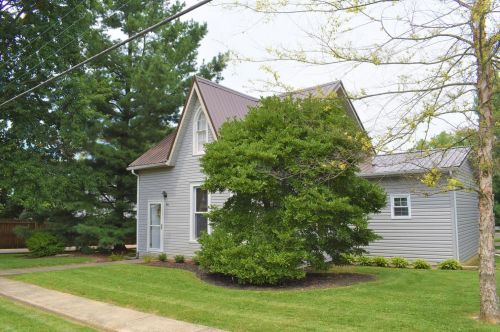 61 Main St, Martinsville, OH 45146-9676