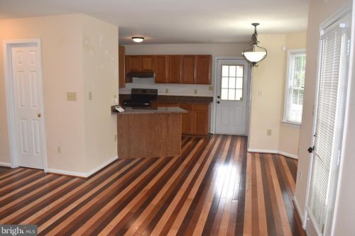8810 Dundee Dr, Fredericksburg, VA 22408-8727
