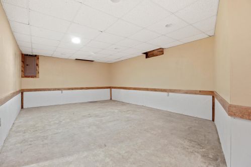 5515 Honey Crk Dr, Milwaukee WI 53221-4012 exterior