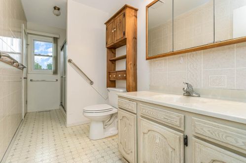 473 475, Valpo IN  46385-9238 exterior