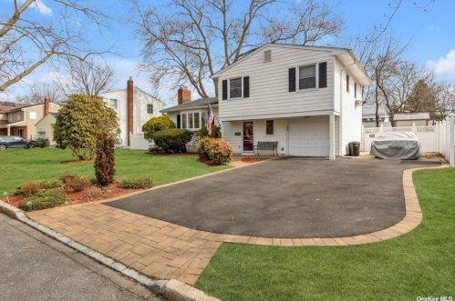 54 Elderwood Ln, Huntington Station, NY 11747-1555