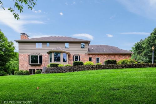 2001 William Dr, Valpo IN  46385-8173 exterior