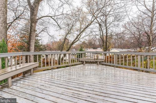 13732 Moccasin Ct, Woodbridge VA  22193-4422 exterior