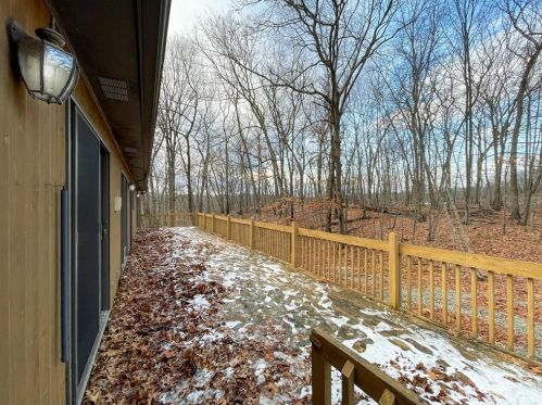 8 Falcon Crest Dr, Providence RI  02919-3100 exterior