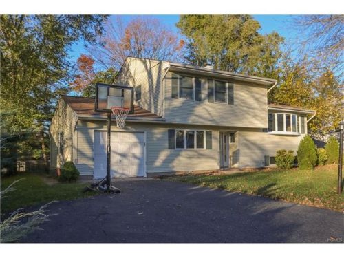 59 Dutch Hollow Dr, Orangeburg, NY 10962-1703