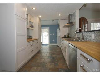 261 Edison Rd, Bridgeport, CT 06611-4311