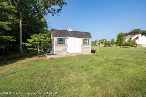 9 Maxim Ct, Jackson Twp NJ 08527-3893 exterior