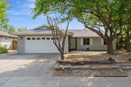 6724 Superior Dr, North Highlands, CA 95660-3729