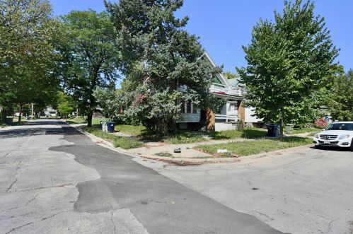3701 2nd St, Milwaukee WI  53207-3826 exterior