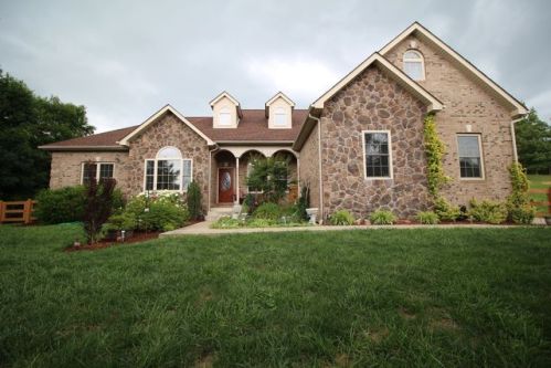 107 Beechtree Ln, Ashland, KY 41102-9563