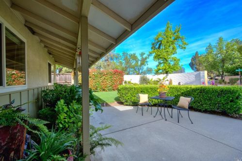 1000 Woodridge Dr, Vacaville CA  95687-6440 exterior