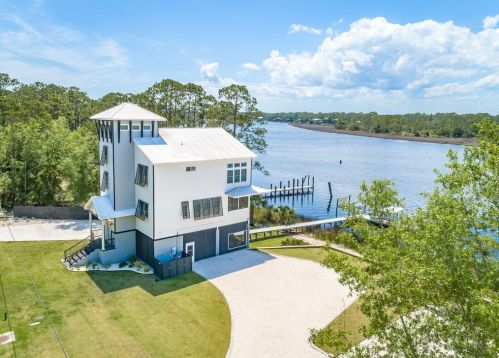 601 Riverview Dr, Carrabelle FL  32322-5054 exterior