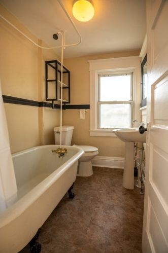 1231 Negley St, Hermitage PA  16121-1728 exterior
