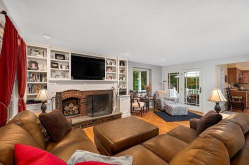 434 Quidnessett Rd, North Kingstown RI  02852-1500 exterior