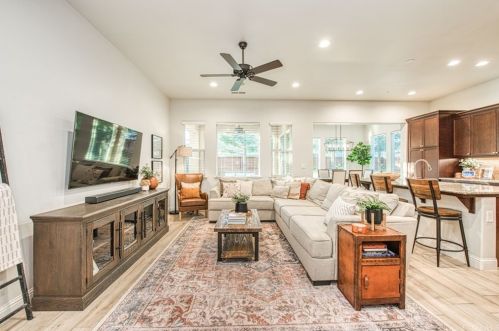 2574 Utah Ave, Fresno CA  93720-3977 exterior