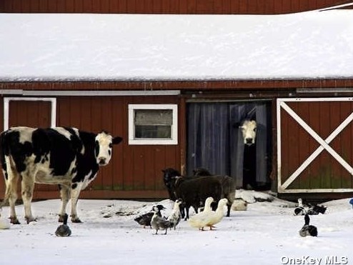 34 Twin Cedar Ln, Northport NY  11768-2232 exterior