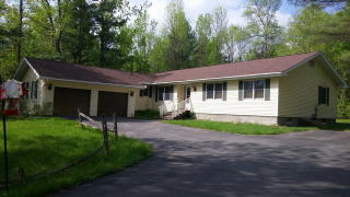 6 Timberline Dr, Morrisonville, NY 12962-9695