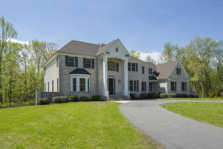 2 Orchardside Dr, East Windsor NJ  08512-5410 exterior