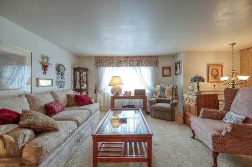 4833 Havana Dr, Pittsburgh, PA 15239-2419