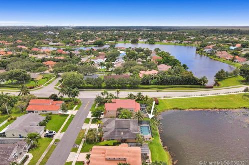 920 203rd Ave, Hollywood FL  33029-3439 exterior