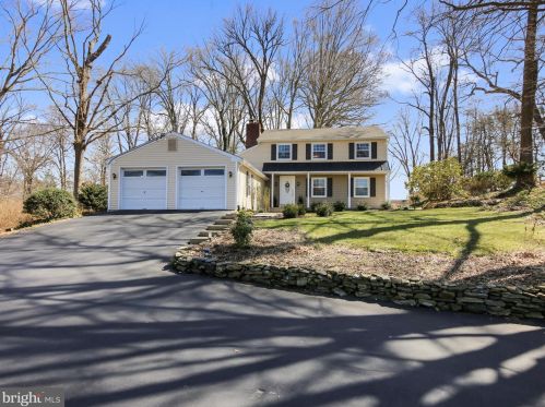 2576 Crum Creek Dr, Berwyn, PA 19312-2112