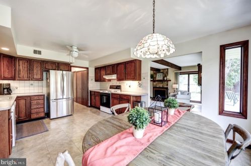 1030 Beaumont Rd, Berwyn PA  19312-2040 exterior