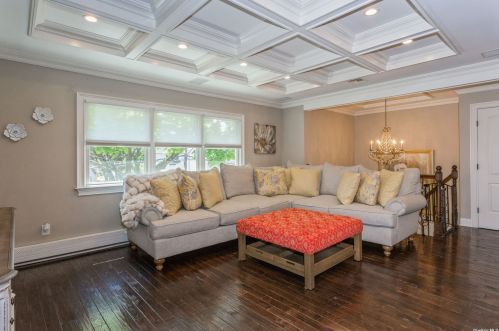 32 Adams St, Floral Park NY  11001-2810 exterior