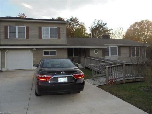745 Lake Dr, Kernersville, NC 27284-2233