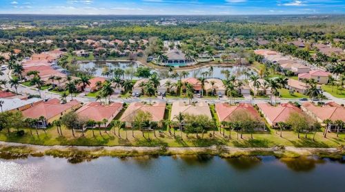 14322 Manchester Dr, Naples FL  34114-8626 exterior