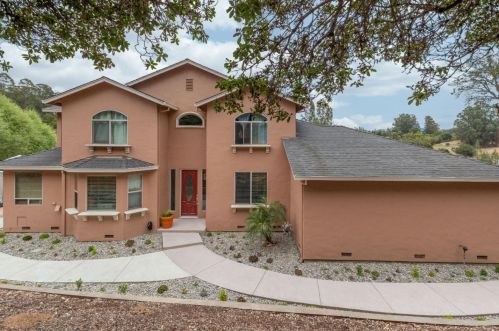 16 Carneros Ave, Aromas, CA 95004-9755