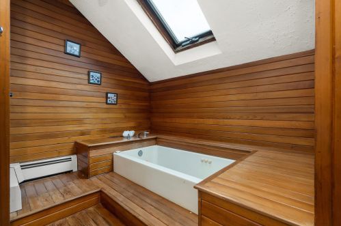 10 Lorri Rd, Derry NH  03038-4112 exterior