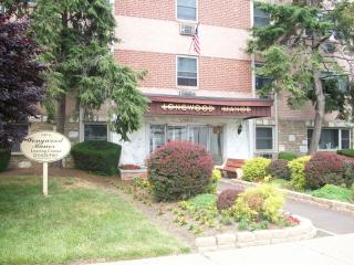 2401 Hoffnagle St, Philadelphia PA  19152-2556 exterior