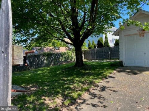 213 Inman Ter, Willow Grove PA  19090-3513 exterior