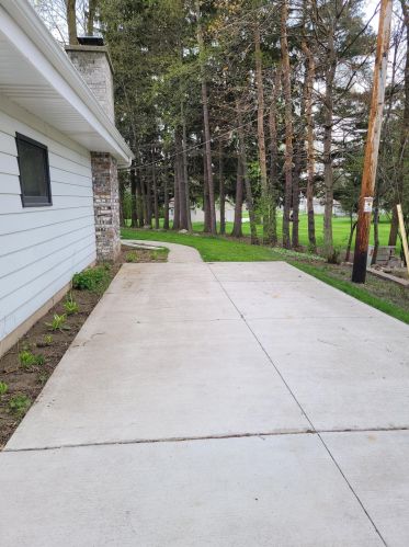 1749 Blackhawk Trl, Waukesha, WI 53186-6923