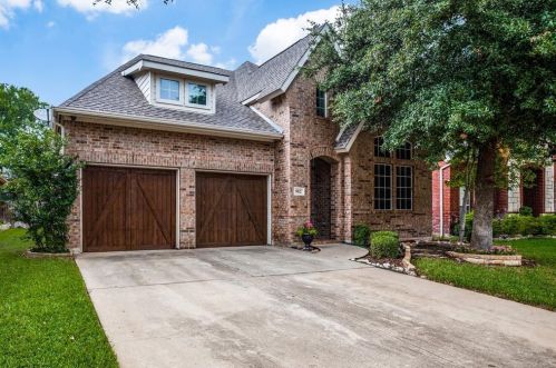 902 Waterside Dr, Euless, TX 76039-2178
