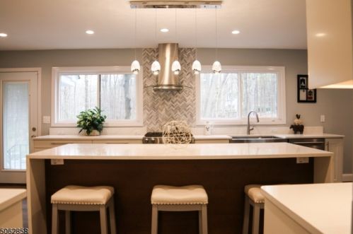 38 Wolf Hill Dr, Warren, NJ 07059-5324