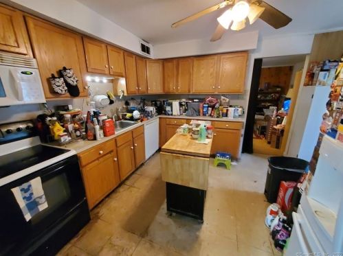 20 Cornflower Dr, Milford, CT 06460-6903