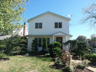 2009 Washington Ave, Seaford, NY 11783-2250
