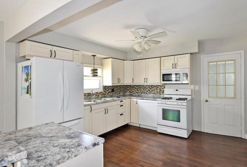 1045 6th St, Faribault MN  55021-4707 exterior