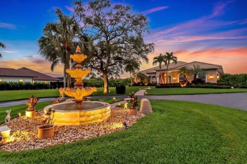2891 68th St, Naples, FL 34105-7233