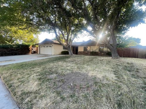 42843 Normandy Ln, Lancaster, CA 93536-4836
