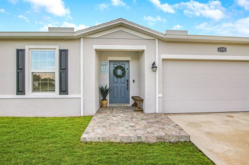 1792 Finch Ln, Fort Pierce, FL 34953-1567